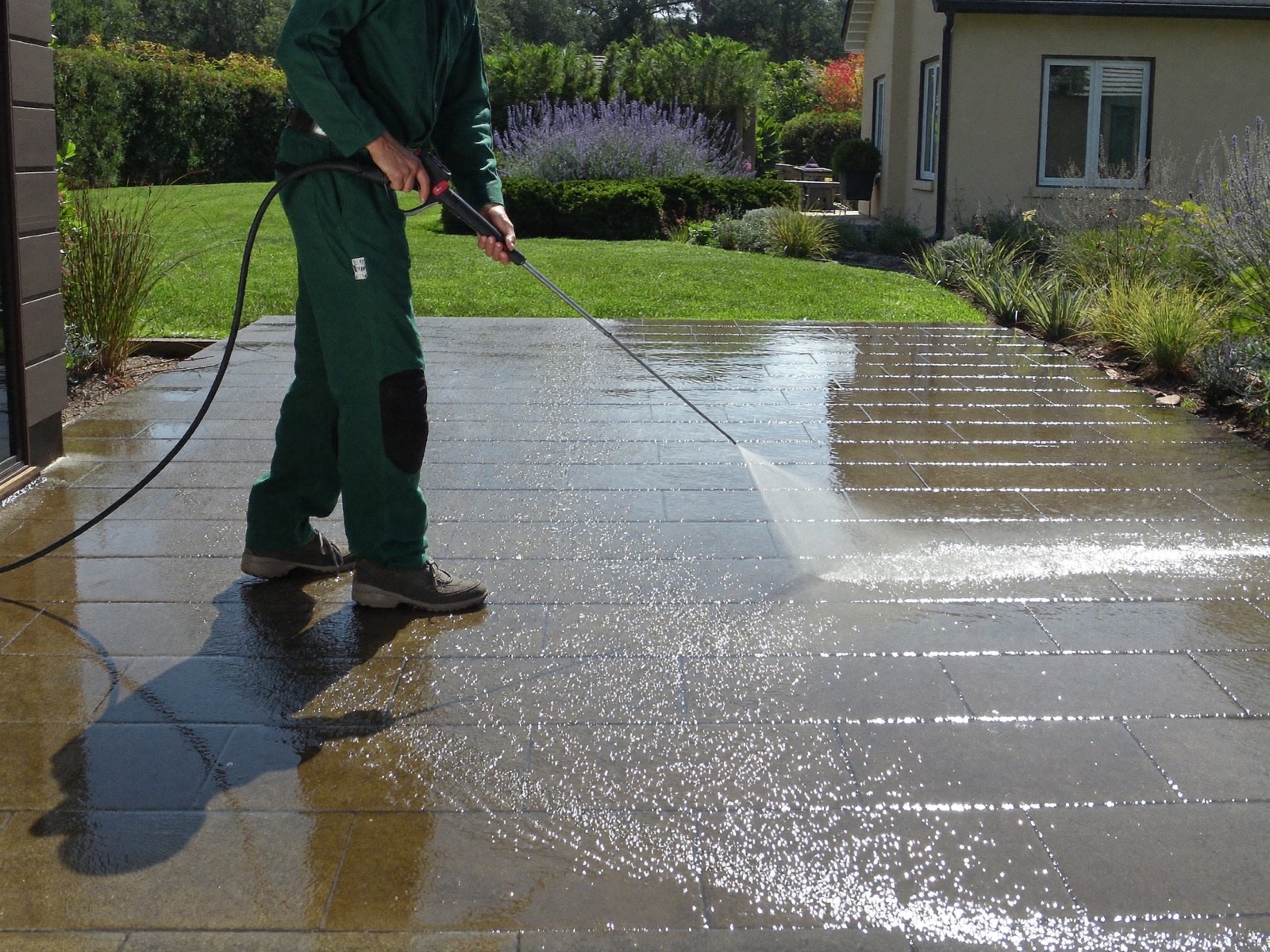 Terrassenreinigung mit Hochdruckreiniger